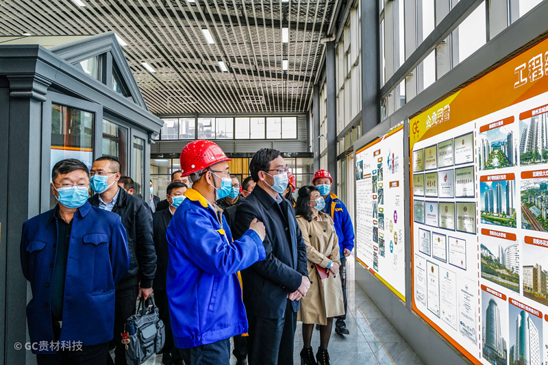 施波：贵州省工商联副主席   徐红：贵阳市委常委、市委统战部部长